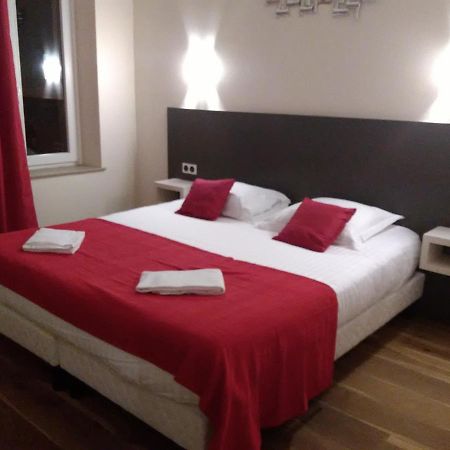 Logis Le Provencal Hotell Euville Eksteriør bilde